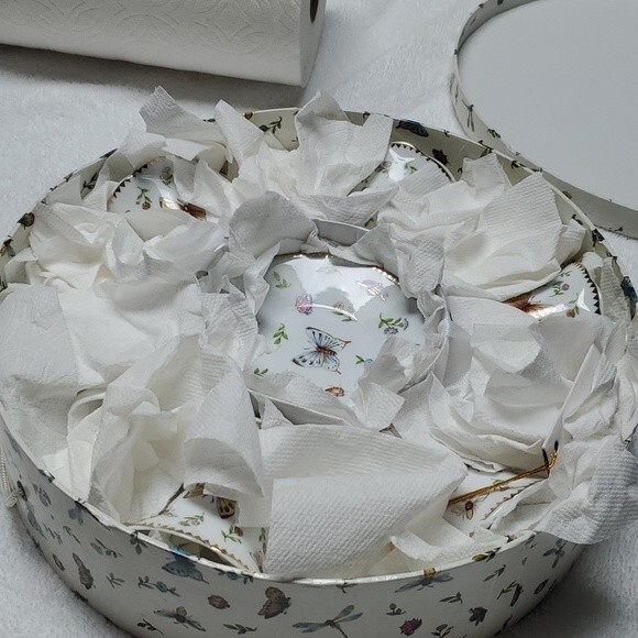 Porcelain Demitasse Teacups Saucers Butterflies (6) ITALIAN DESIGN CERAMICS vtg - Picture 15 of 16